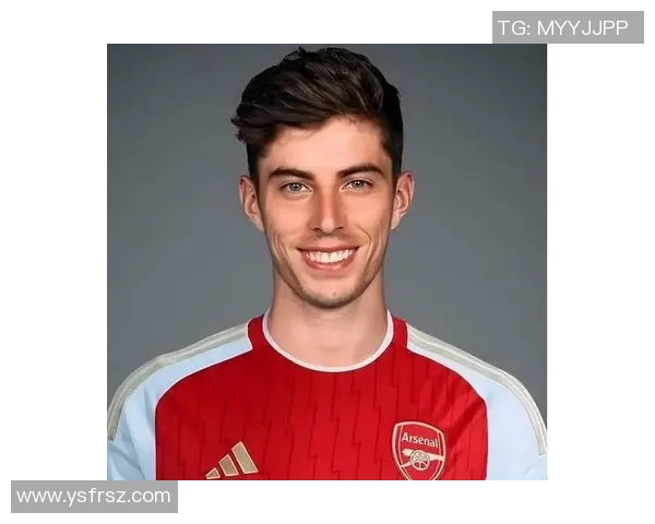 足球球星穿紧身衣展现完美身材引领运动时尚潮流解析